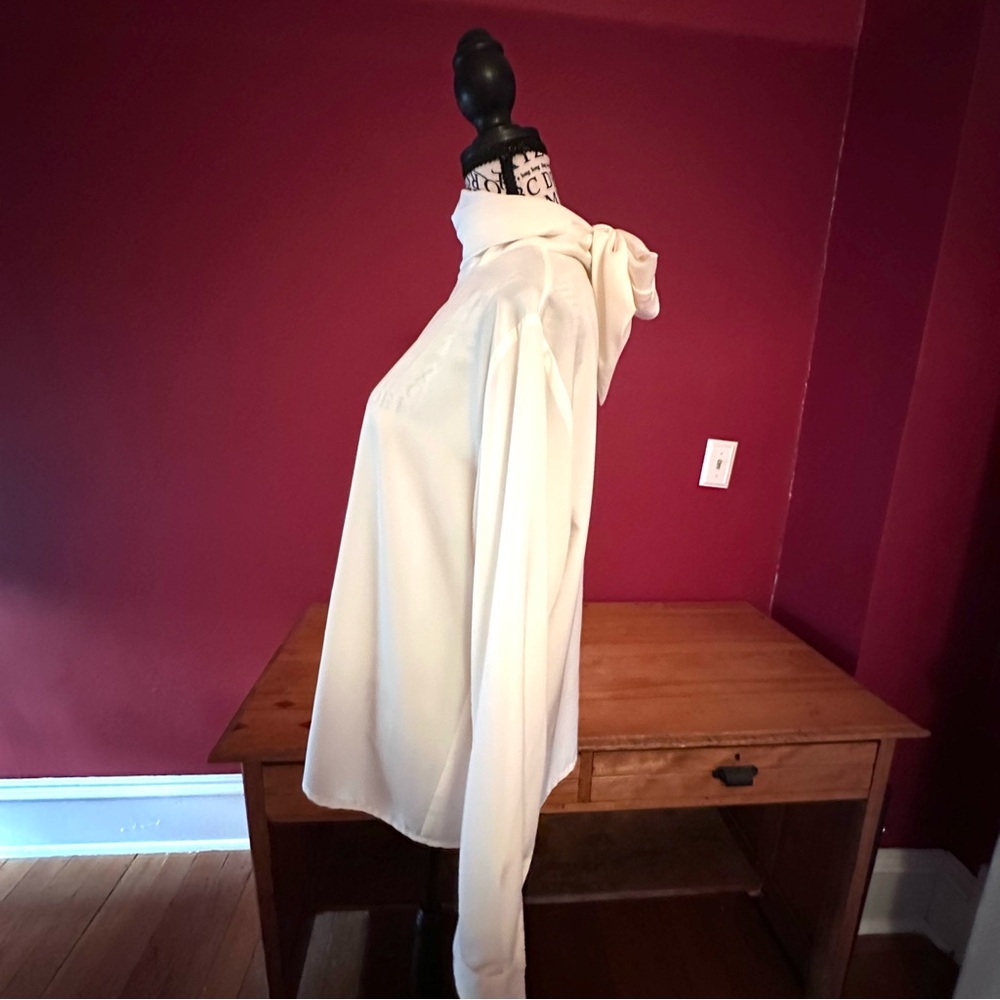EUC Off-White Pendleton blouse, size 16
